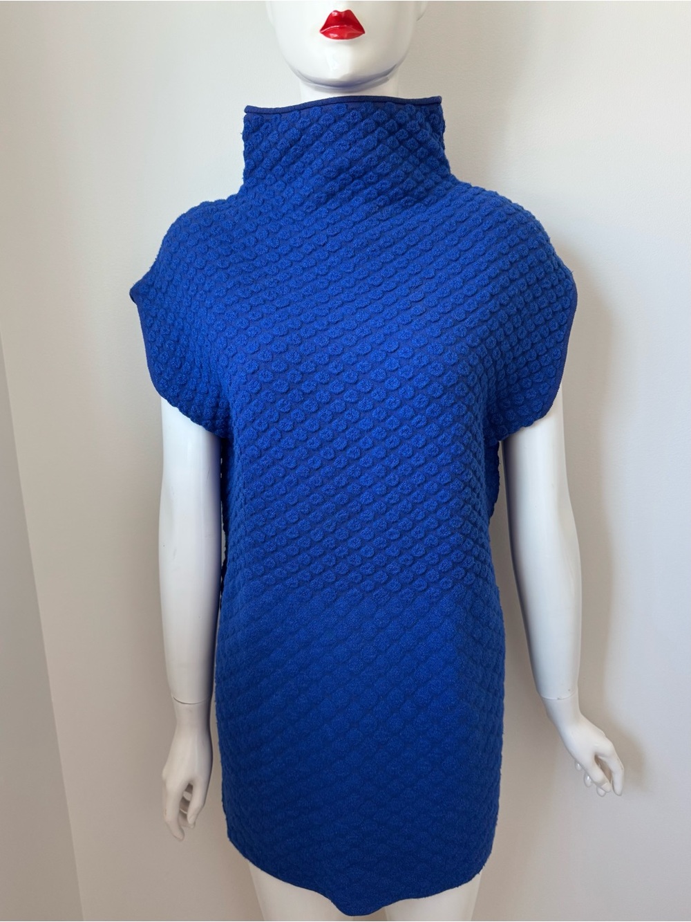 Sarah Pacini Blue Turtleneck Funnel Neck Textured Sleeveleess Wool Tunic Sweater